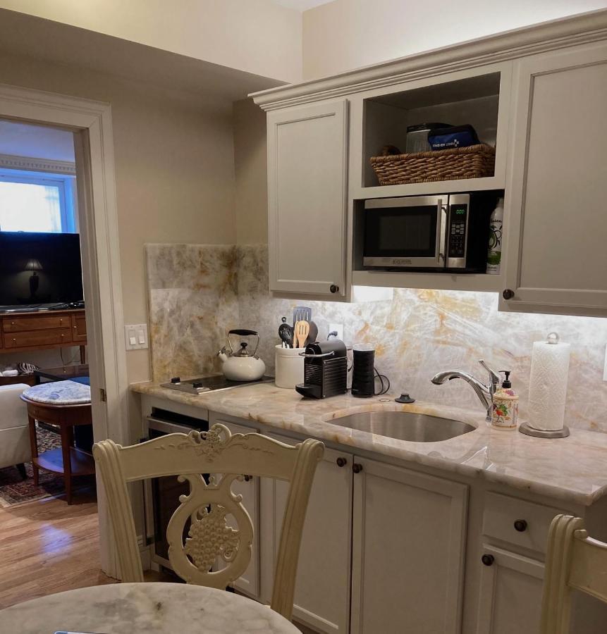 Pineapple House, Spacious 1St Floor Apartment! City Center! 96 Walk Score! Free Parking! Denver Exterior photo